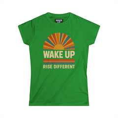 Despierta - Levántate diferente - Amanecer retro - Levántate diferente (Camiseta de mujer)