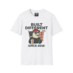 Construit différemment depuis 2016 – Parodie politique tordue (T-shirt homme)