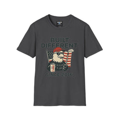 Construit différemment depuis 2016 – Parodie politique tordue (T-shirt homme)